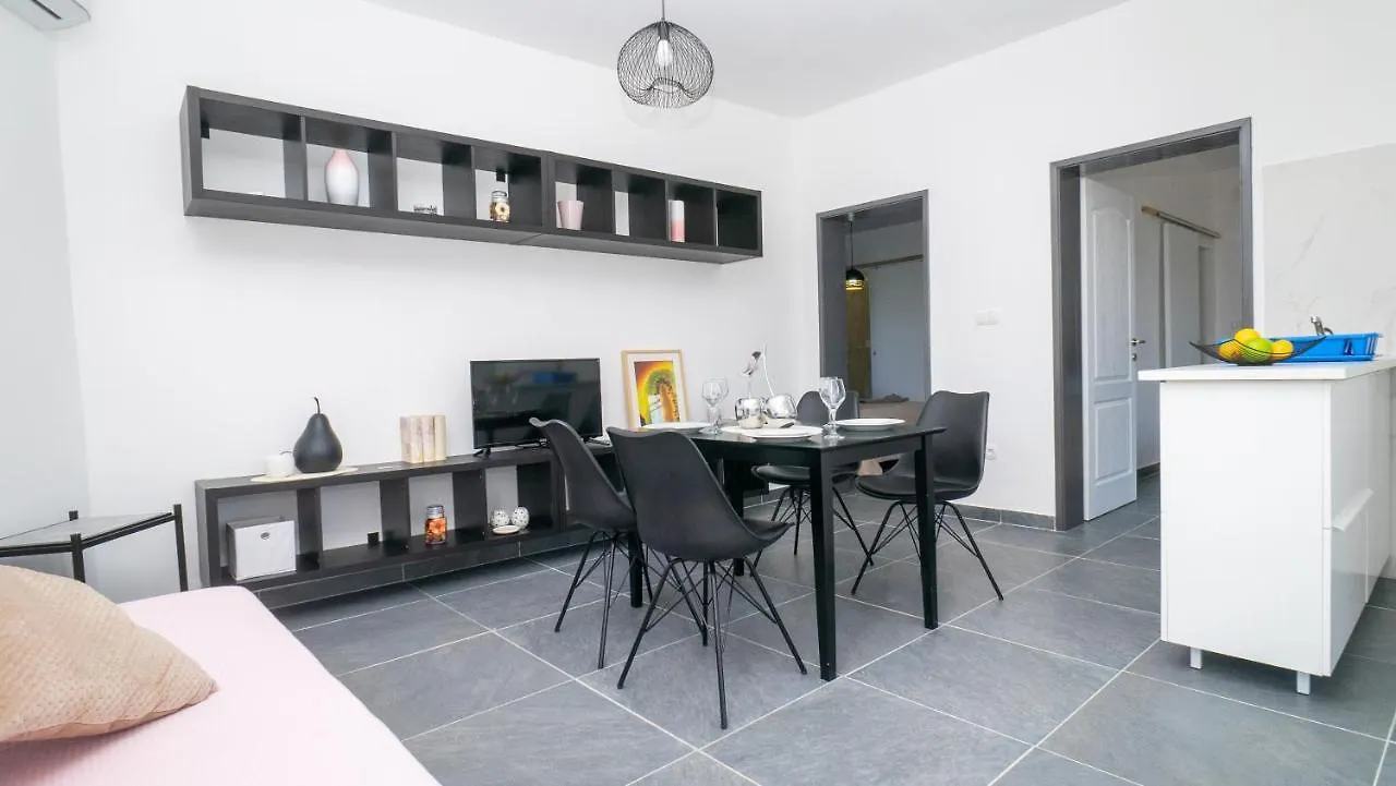 Apartman A2 S Vlastitim Bazenom Apartment Trogir