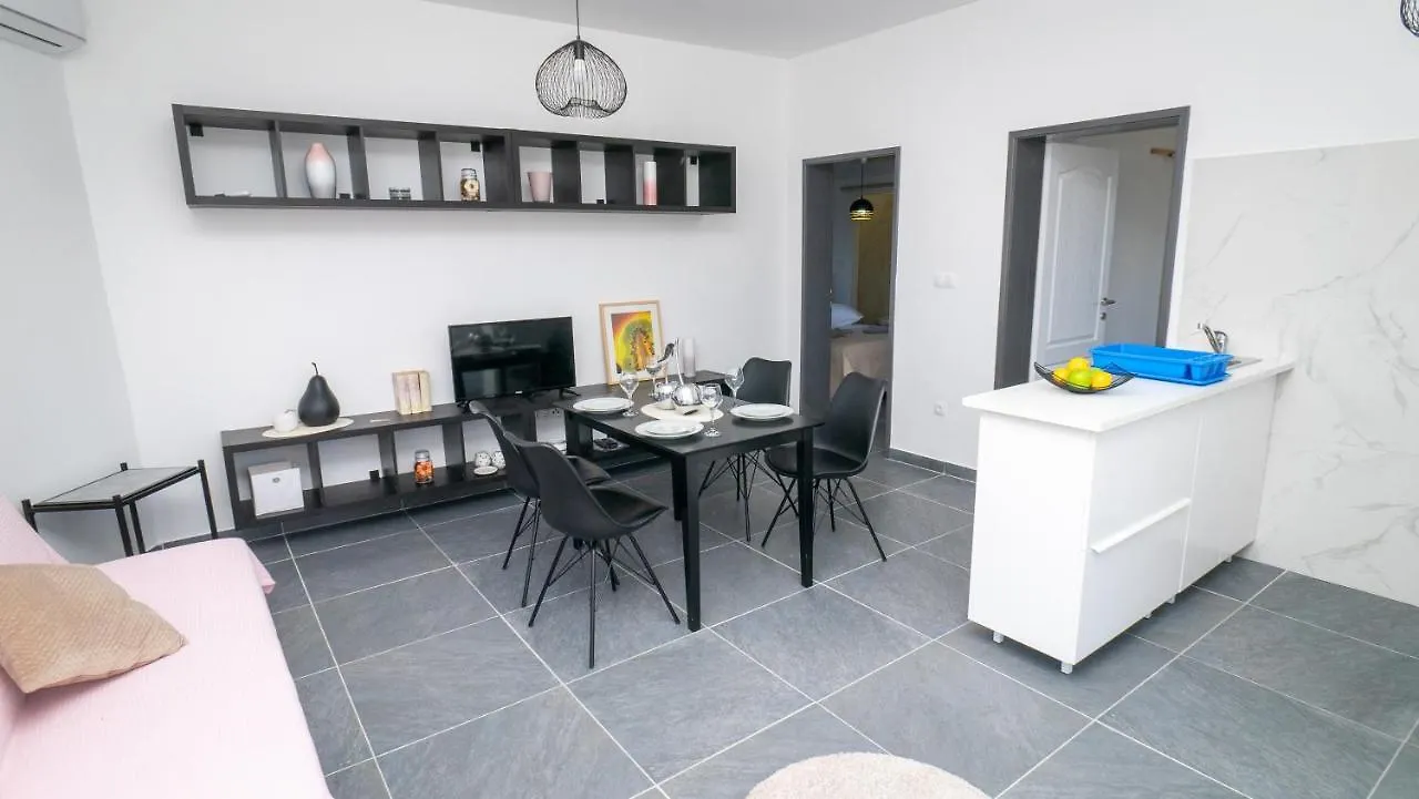 Apartman A2 S Vlastitim Bazenom Lejlighed Trogir 0*,  Kroatien